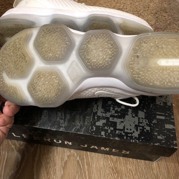 LeBron James XIV Lows size 10 - Picture 5 of 6